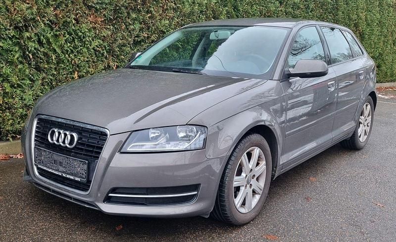 Grau Gebraucht 2011 Audi A3 Attraction Kombi | 4.500 € (Guter Preis) - Bild 1/4