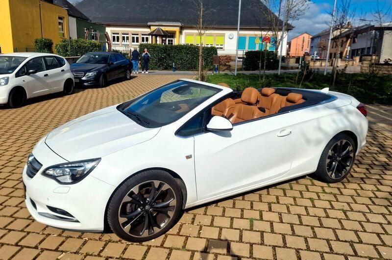 Weiß Gebraucht 2018 Opel Cascada Ultimate Cabrio | 14.000 € (Fairer Preis) - Bild 1/4