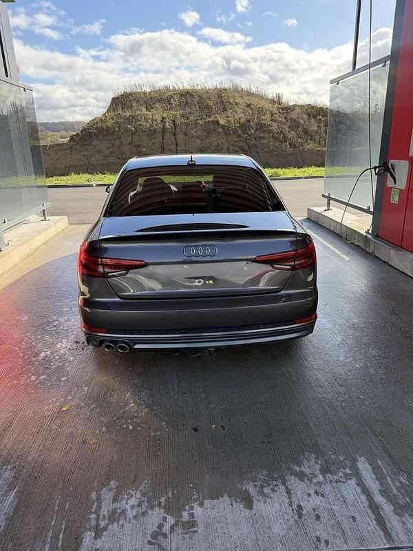 Gebraucht Audi A4 Sport 190 PS (139 kW) 2016 Limousine