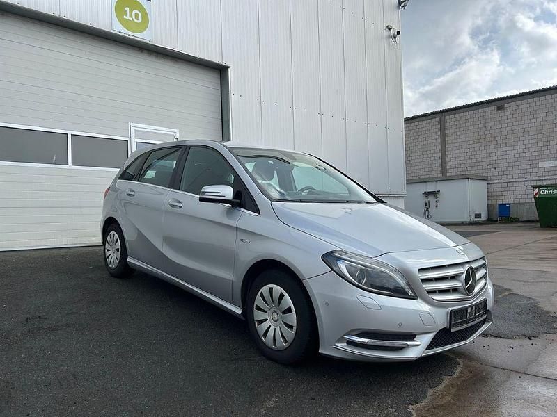 Gebraucht Mercedes B180 109 PS (80 kW) 2011 Silber Van / Kleinbus