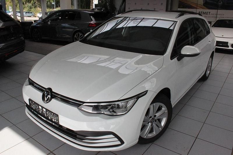 Weiß Gebraucht 2023 VW Golf VIII Limousine | 25.490 € (Guter Preis) - Bild 1/4