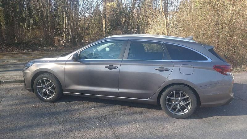 Beige Gebraucht 2021 Hyundai i30 Prime Kombi | 18.500 € (Guter Preis) - Bild 1/3
