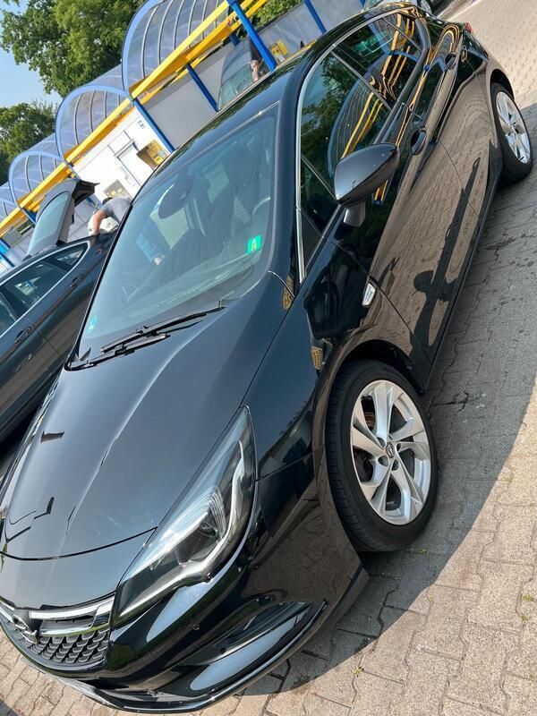 Schwarz Gebraucht 2018 Opel Astra Limousine | 10.900 € (Guter Preis) - Bild 1/4