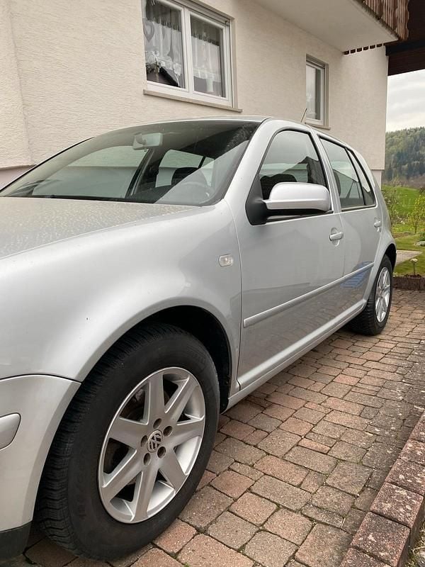 Second-hand VW Golf 101 CP (74 kW) 2003 Gri Coupe