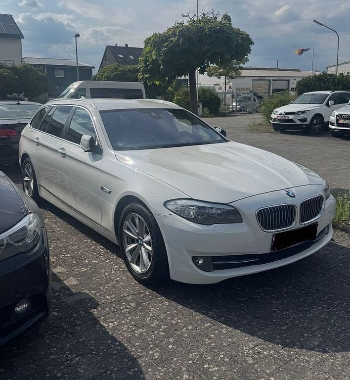 Weiß Gebraucht 2012 BMW 525 Kombi | 7.999 € (Guter Preis) - Bild 1/4