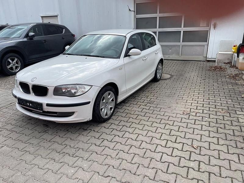 Gebraucht BMW 116 122 PS (89 kW) 2009 Weiß Kleinwagen