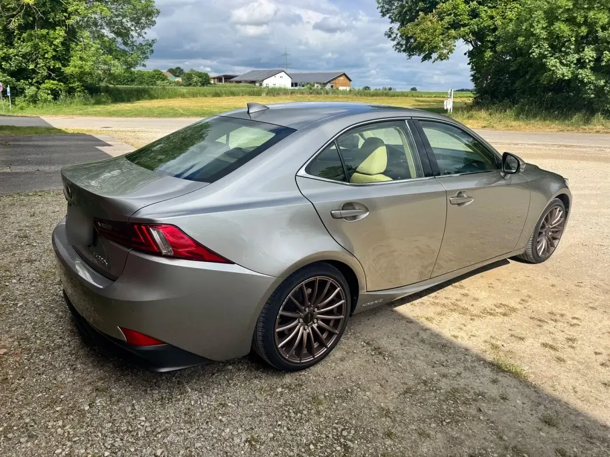 Gebraucht Lexus IS300 Luxury Line 223 PS (164 kW) 2016 Grau Limousine