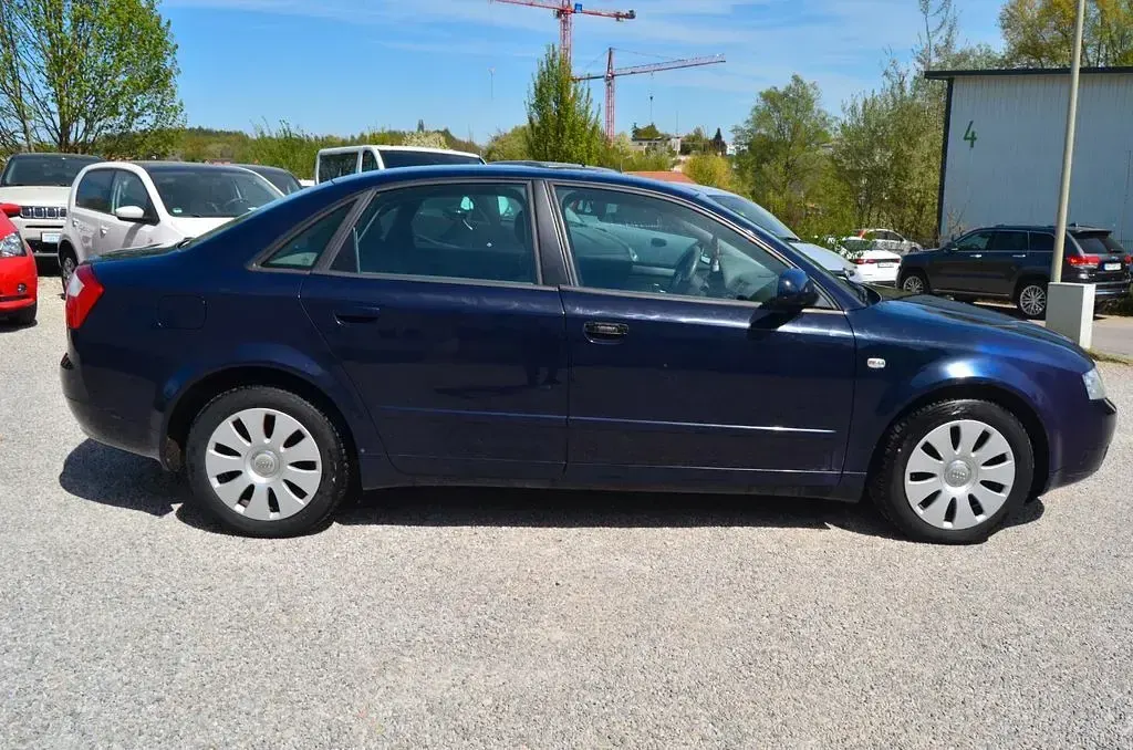 Gebraucht Audi A4 102 PS (75 kW) 2003 Blau Limousine