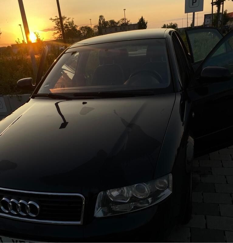 Blau Gebraucht 2004 Audi A4 Limousine | 2.800 € - Bild 1/4