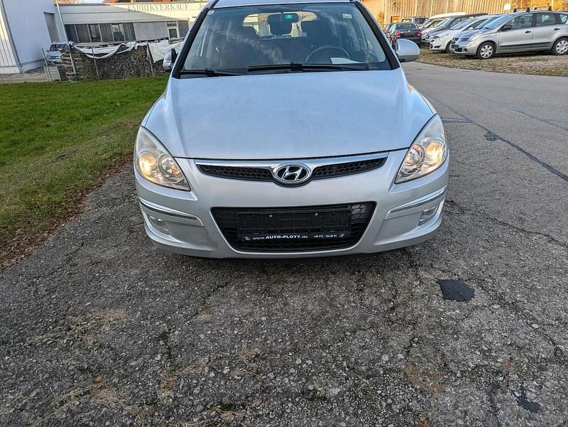 Gebraucht Hyundai i30 90 PS (66 kW) 2009 Silber Kombi