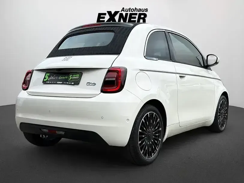 Gebraucht Fiat 500e La Prima 86 kW (118 PS) 2023 Arktis weiß Cabrio