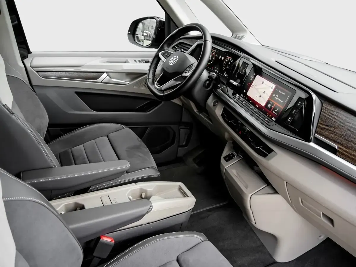 Gebraucht VW Multivan Style 150 PS (110 kW) 2025 Schwarz Van / Kleinbus