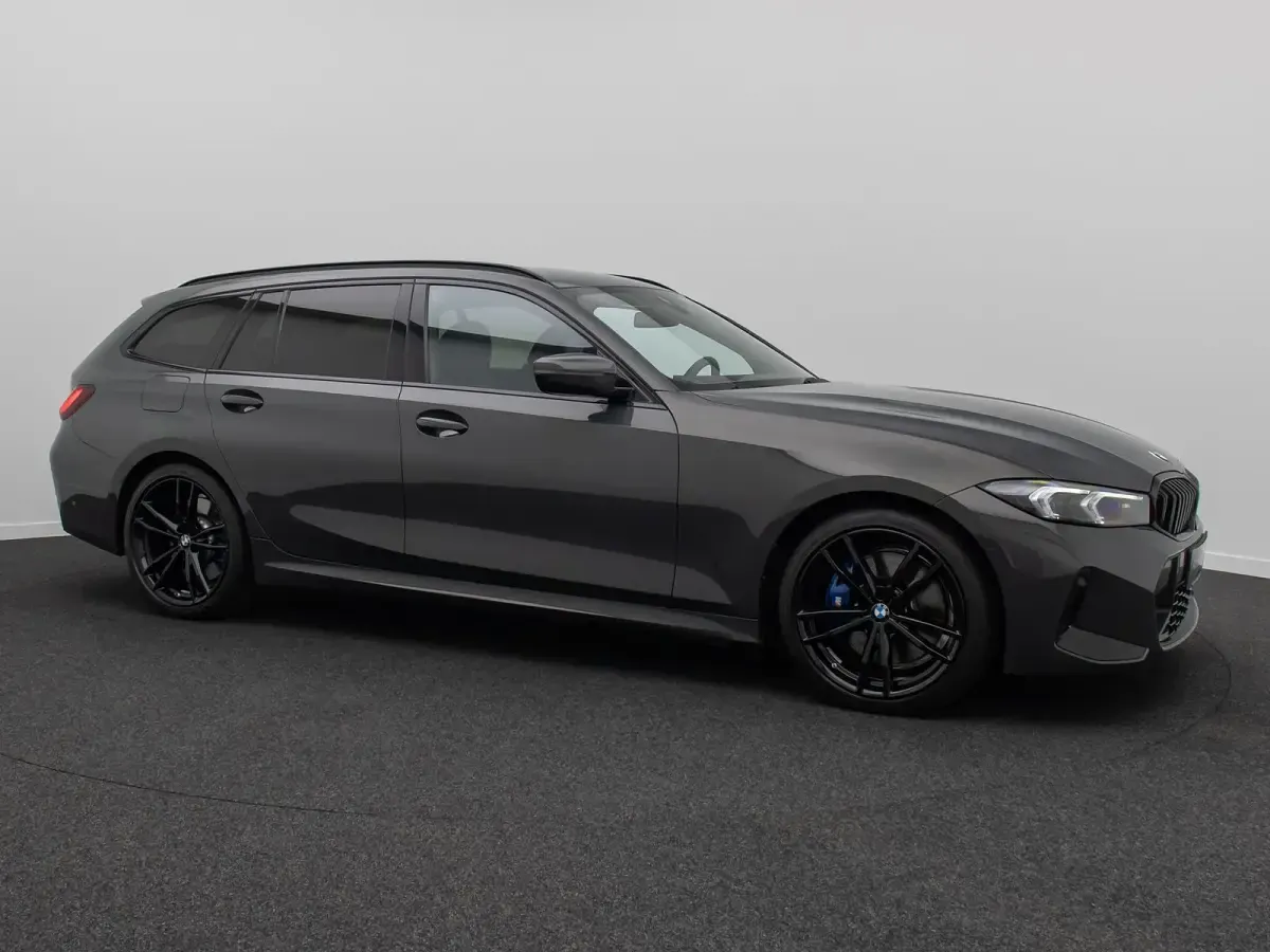 Gebraucht BMW 330 M Sport 286 PS (210 kW) 2023 Bmw individual dravitgrauc36 Kombi