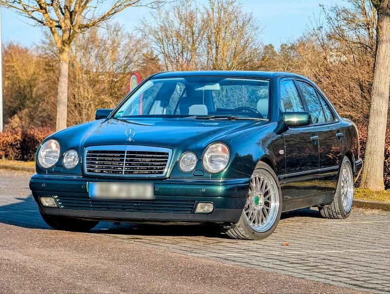 Gebraucht Mercedes E240 Avantgarde 170 PS (125 kW) 1998 Grün Limousine
