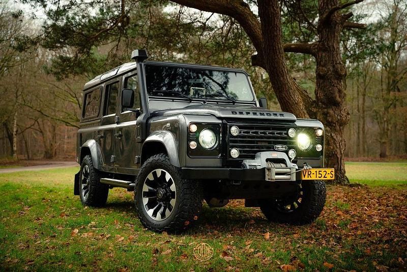 Gebraucht Land Rover Defender Adventure 122 PS (89 kW) 2015 Grau Kombi