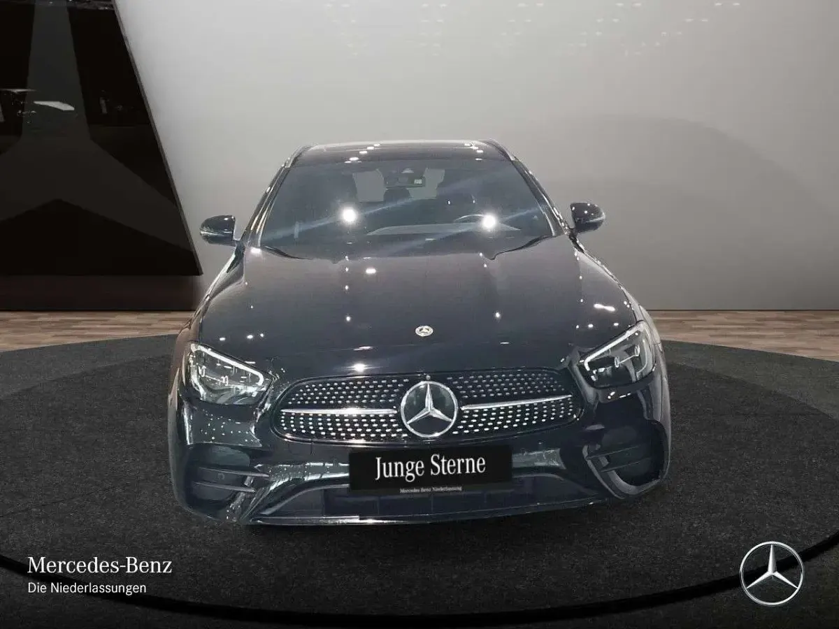 Gebraucht Mercedes E300 AMG 211 PS (155 kW) 2022 Schwarz Limousine