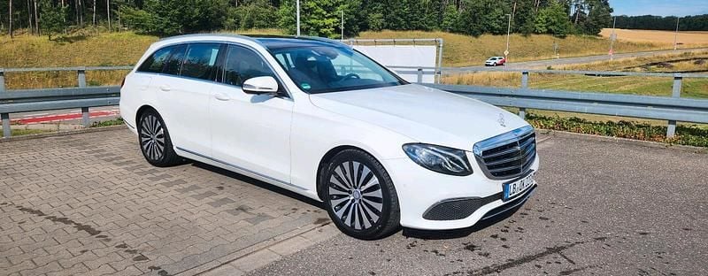 Weiß Gebraucht 2016 Mercedes E220 Exclusive Kombi | 24.999 € - Bild 1/4