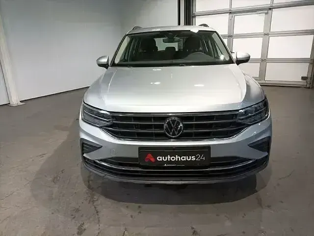 Gebraucht VW Tiguan Life 150 PS (110 kW) 2023 Silber SUV