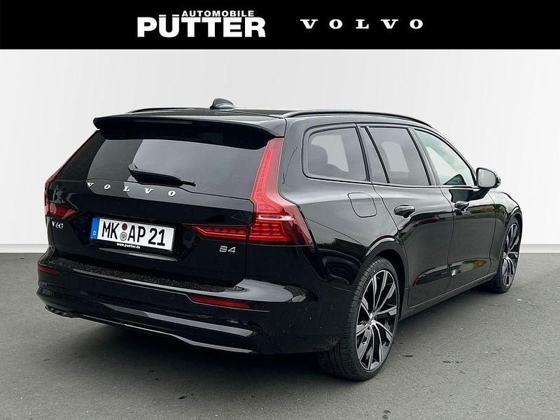 Gebraucht Volvo V60 Plus 197 PS (144 kW) 2025 Metallic (schwarz Kombi