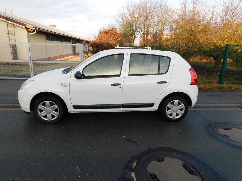 Gebraucht Dacia Sandero Ambiance 75 PS (55 kW) 2010 Weiß Limousine