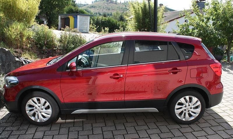 Rot Gebraucht 2017 Suzuki SX4 S-Cross Comfort+ SUV | 14.345 € (Fairer Preis) - Bild 1/4