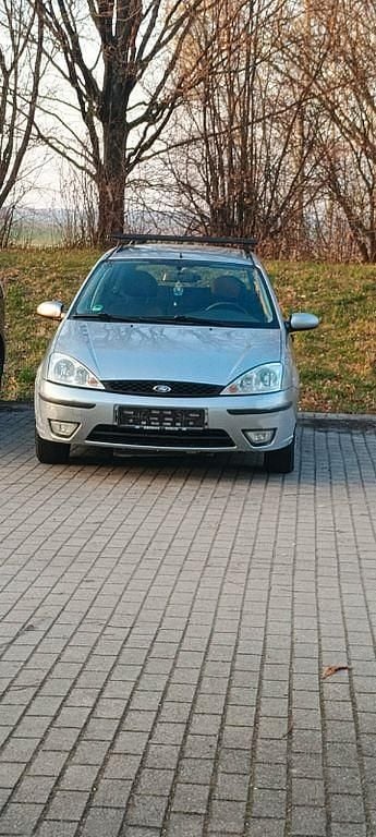 Gebraucht Ford Focus Trend 116 PS (85 kW) 2004 Silber Limousine