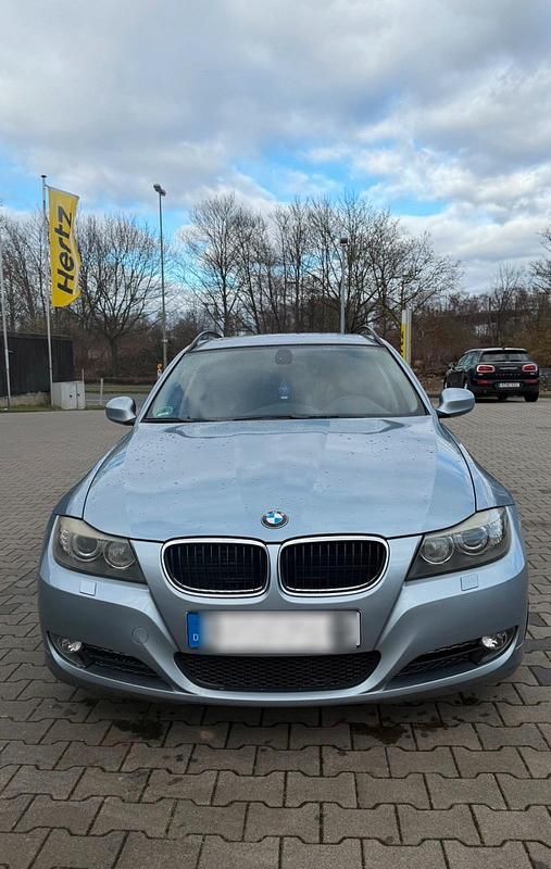 Gebraucht BMW 320 170 PS (125 kW) 2009 Blau Kombi