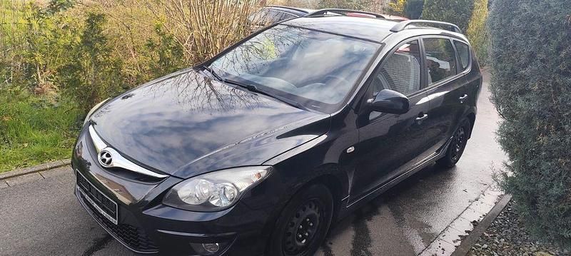 Gebraucht Hyundai i30 116 PS (85 kW) 2011 Schwarz Kombi