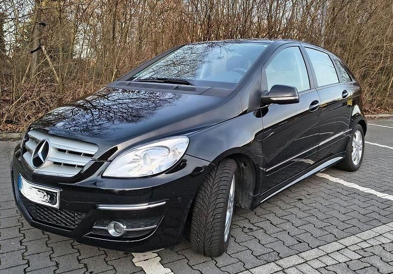 Schwarz Gebraucht 2011 Mercedes B160 Van / Kleinbus | 9.999 € (Etwas zu teuer) - Bild 1/4