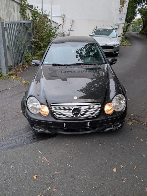 Schwarz Gebraucht 2005 Mercedes CLC200 Kleinwagen | 700 € - Bild 1/4