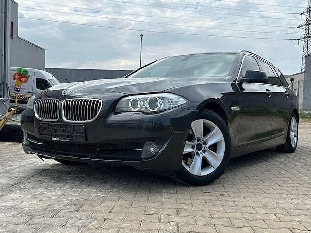 Schwarz Gebraucht 2012 BMW 520 Kombi | 11.850 € (Guter Preis) - Bild 1/4