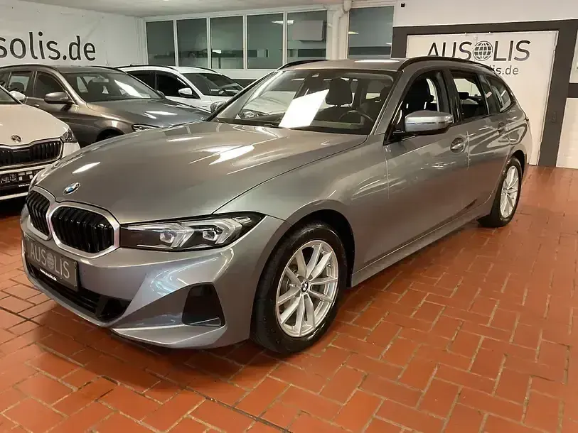 Gebraucht BMW 320 Basis 190 PS (139 kW) 2023 Grau Kombi