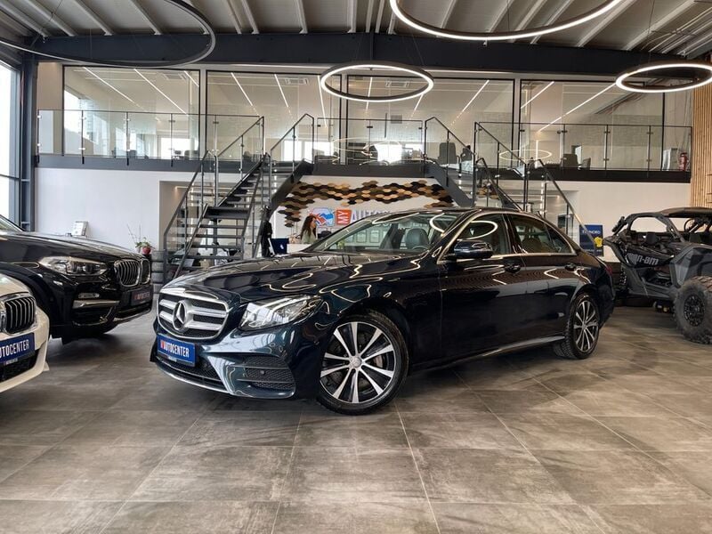 Grün Gebraucht 2017 Mercedes E350 AMG line Limousine | 23.499 € (Guter Preis) - Bild 1/4