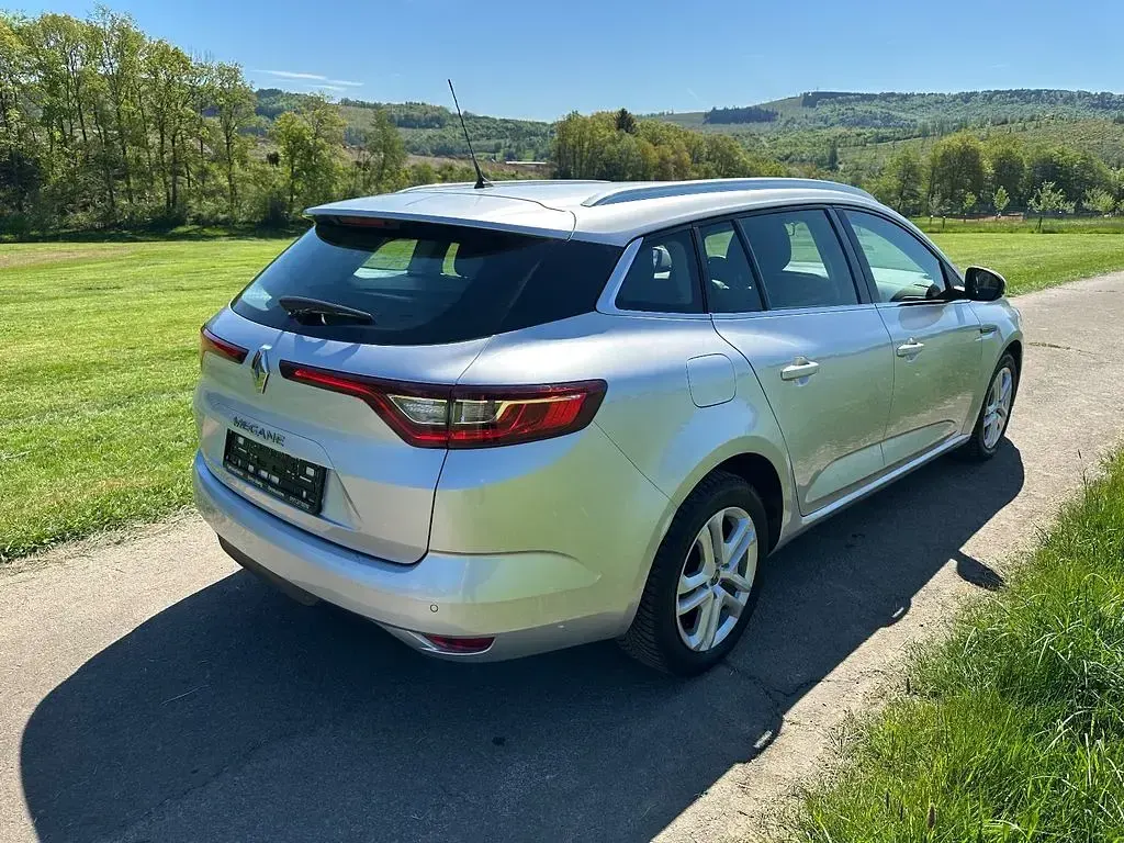Gebraucht Renault Mégane Business 116 PS (85 kW) 2020 Grau Limousine