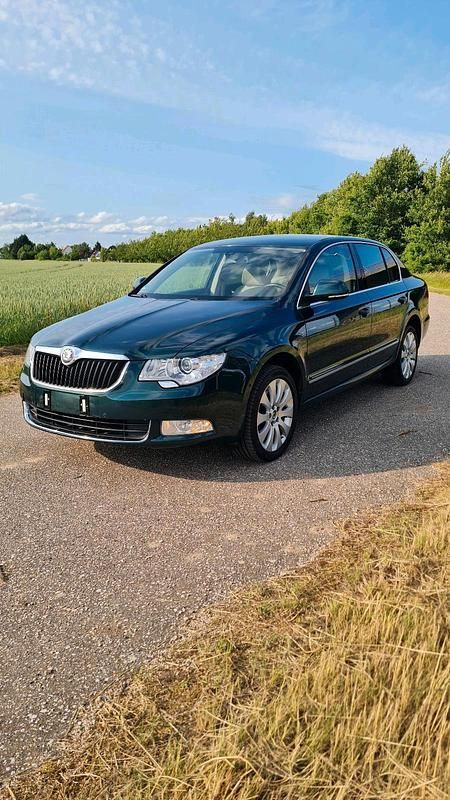 Grün Gebraucht 2010 Skoda Superb Elegance Limousine | 5.599 € (Guter Preis) - Bild 1/4