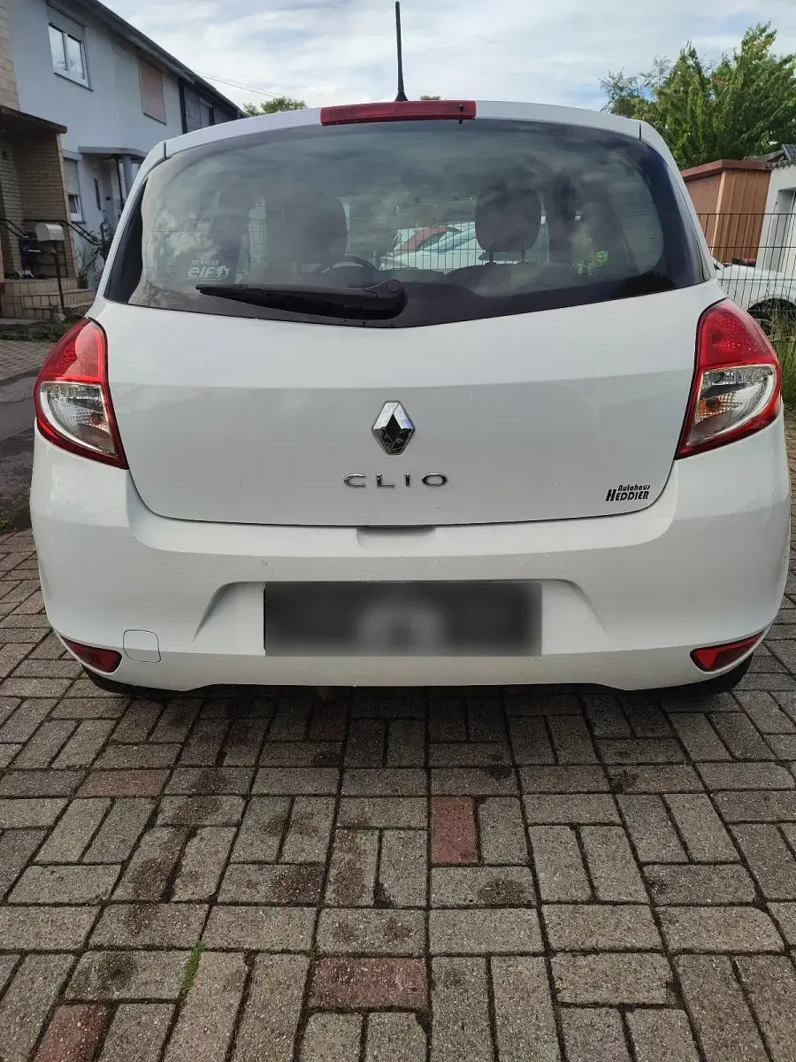 Gebraucht Renault Clio 74 PS (54 kW) 2009 Weiß Kleinwagen