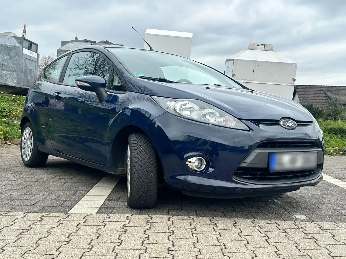 Gebraucht Ford Fiesta 60 PS (44 kW) 2011 Blau Kleinwagen