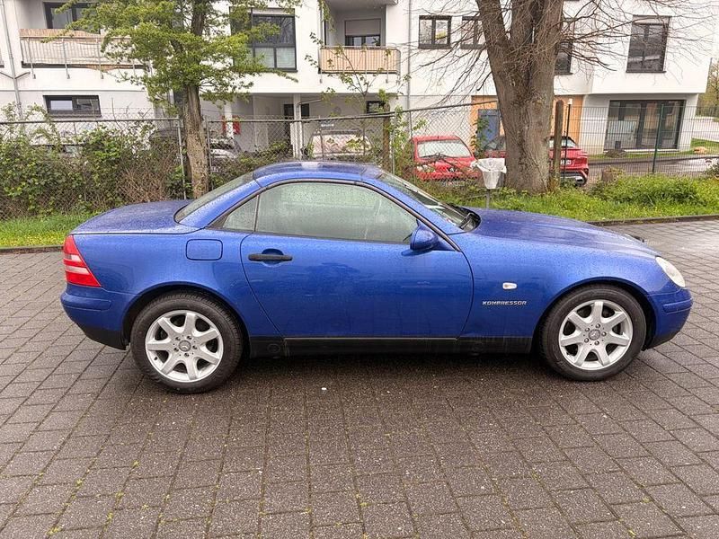 Gebraucht Mercedes SLK230 193 PS (141 kW) 1998 Blau Cabrio