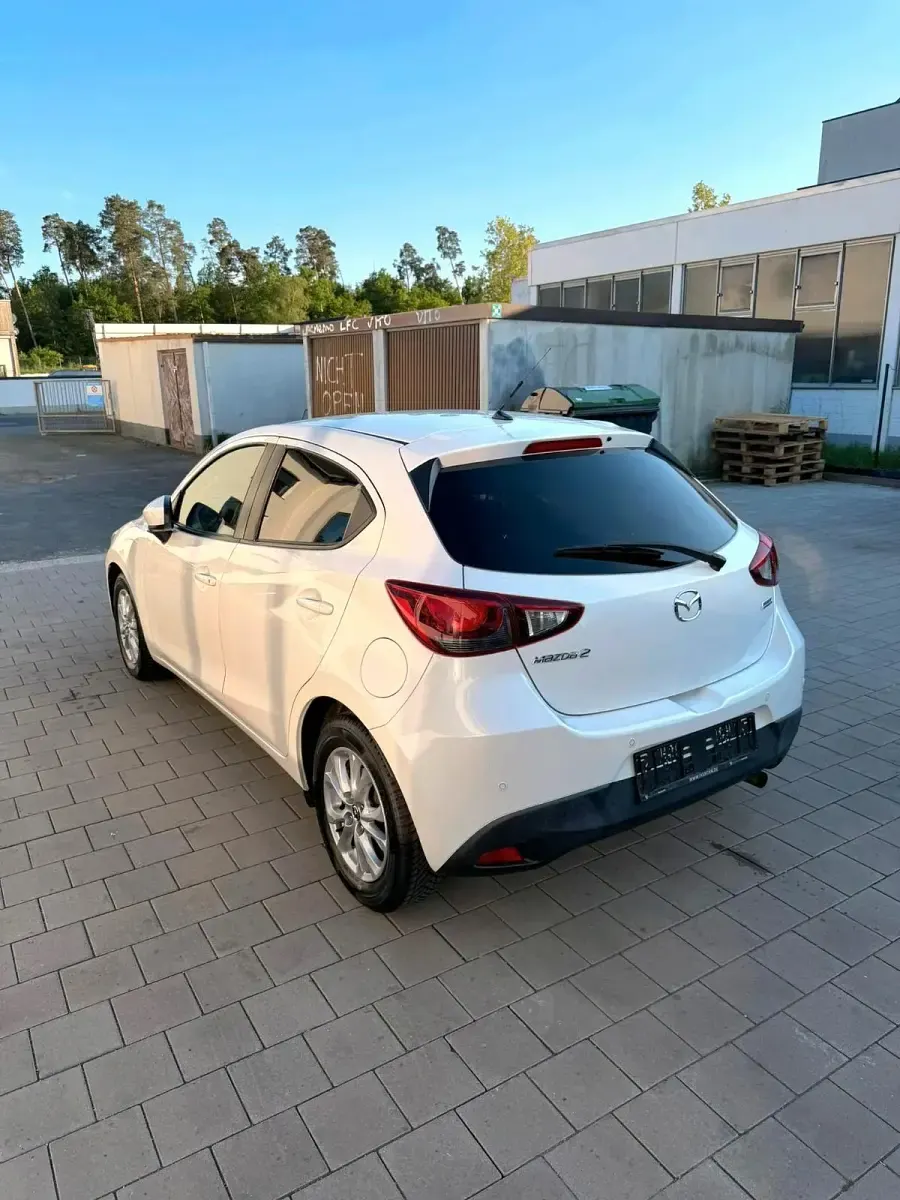Gebraucht Mazda 2 90 PS (66 kW) 2016 Weiß Kleinwagen
