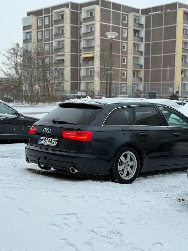 Gebraucht Audi A6 190 PS (139 kW) 2014 Blau Kombi