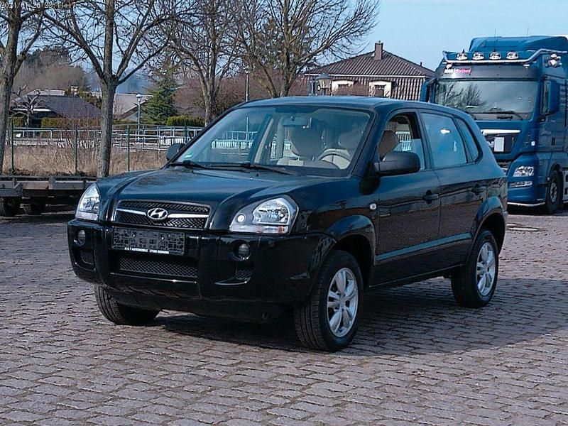 Gebraucht Hyundai Tucson 141 PS (103 kW) 2010 Schwarz SUV