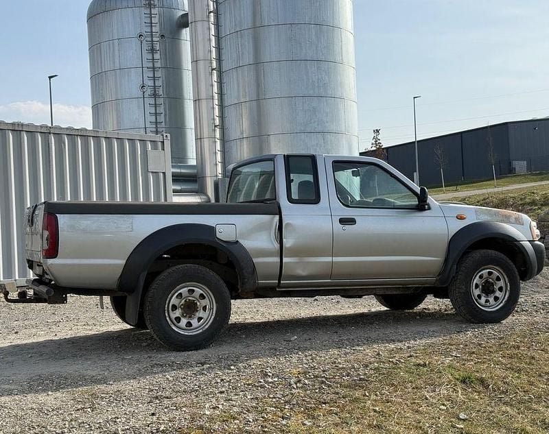 Gebraucht Nissan Navara 133 PS (97 kW) 2009 Silber Pickup