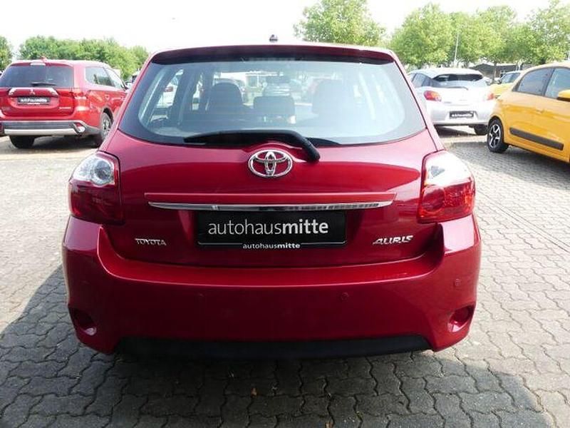 Gebraucht Toyota Auris Travel 132 PS (97 kW) 2012 Rot Limousine