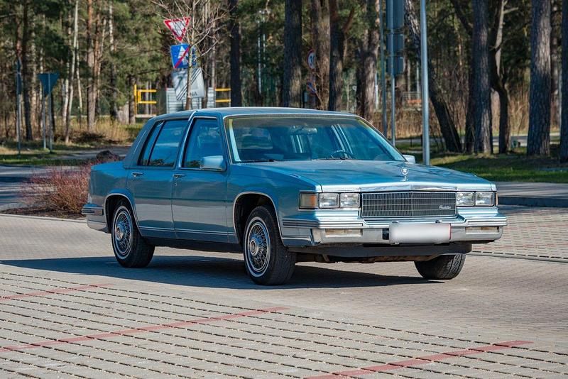 Second-hand Cadillac Deville 132 CP (97 kW) 1986 Albastru Berlinǎ