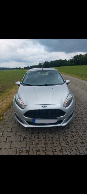 Silber Gebraucht 2016 Ford Fiesta SYNC Edition Kleinwagen | 9.800 € (Fairer Preis) - Bild 1/4