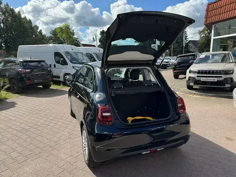 Gebraucht Fiat 500e 86 kW (118 PS) 2023 Schwarz Kleinwagen
