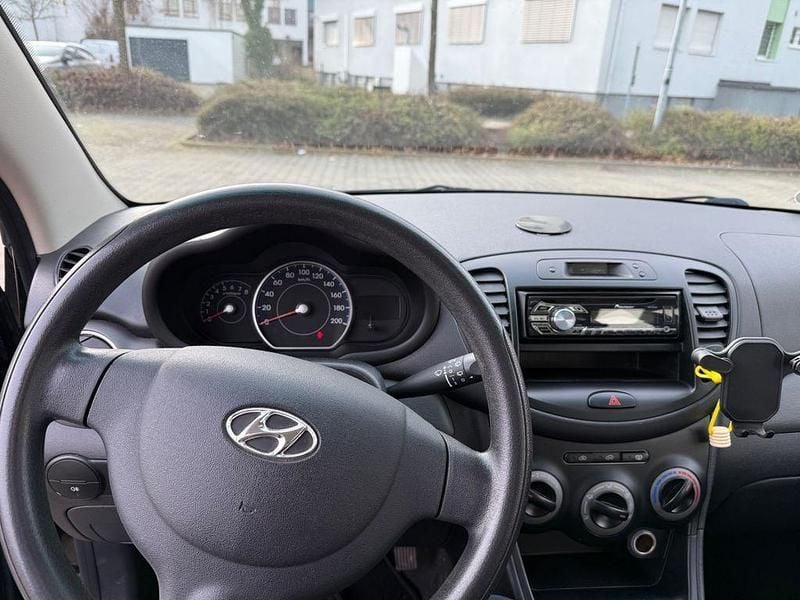 Gebraucht Hyundai i10 Edition 70 PS (51 kW) 2012 Schwarz Kleinwagen