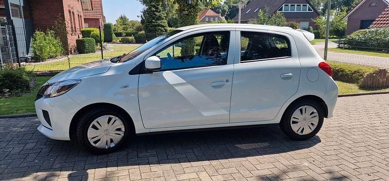 Weiß Gebraucht 2021 Mitsubishi Space Star Limousine | 7.299 € (Guter Preis) - Bild 1/4
