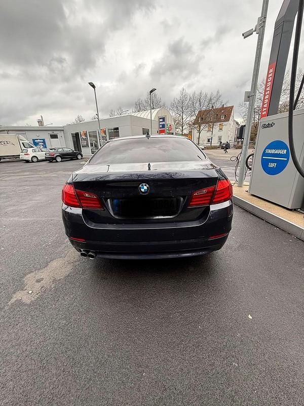 Gebraucht BMW 520 184 PS (135 kW) 2011 Blau Limousine