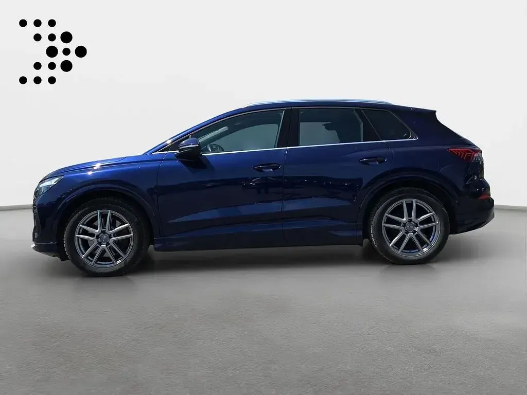 Używany Audi Q4 e-tron Ambiente 194 kW (265 KM) 2023 Niebieski SUV